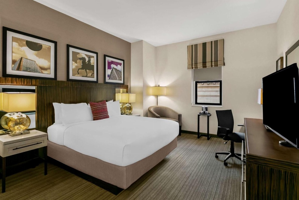 Sonesta Hotel Baltimore Inner Harbor